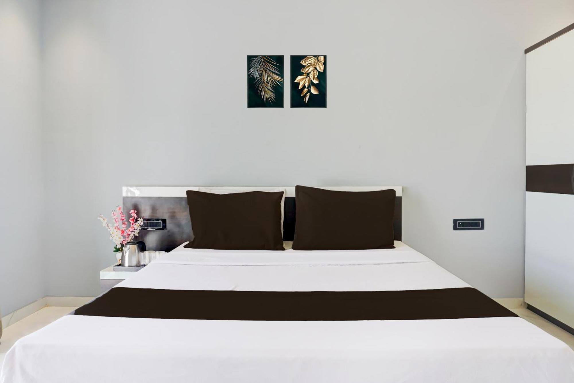 Hotel O Jeevan Restaurant & Lodging Kavathe Kültér fotó