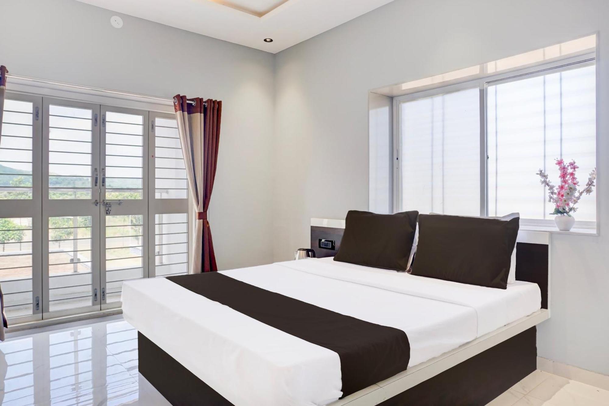 Hotel O Jeevan Restaurant & Lodging Kavathe Kültér fotó