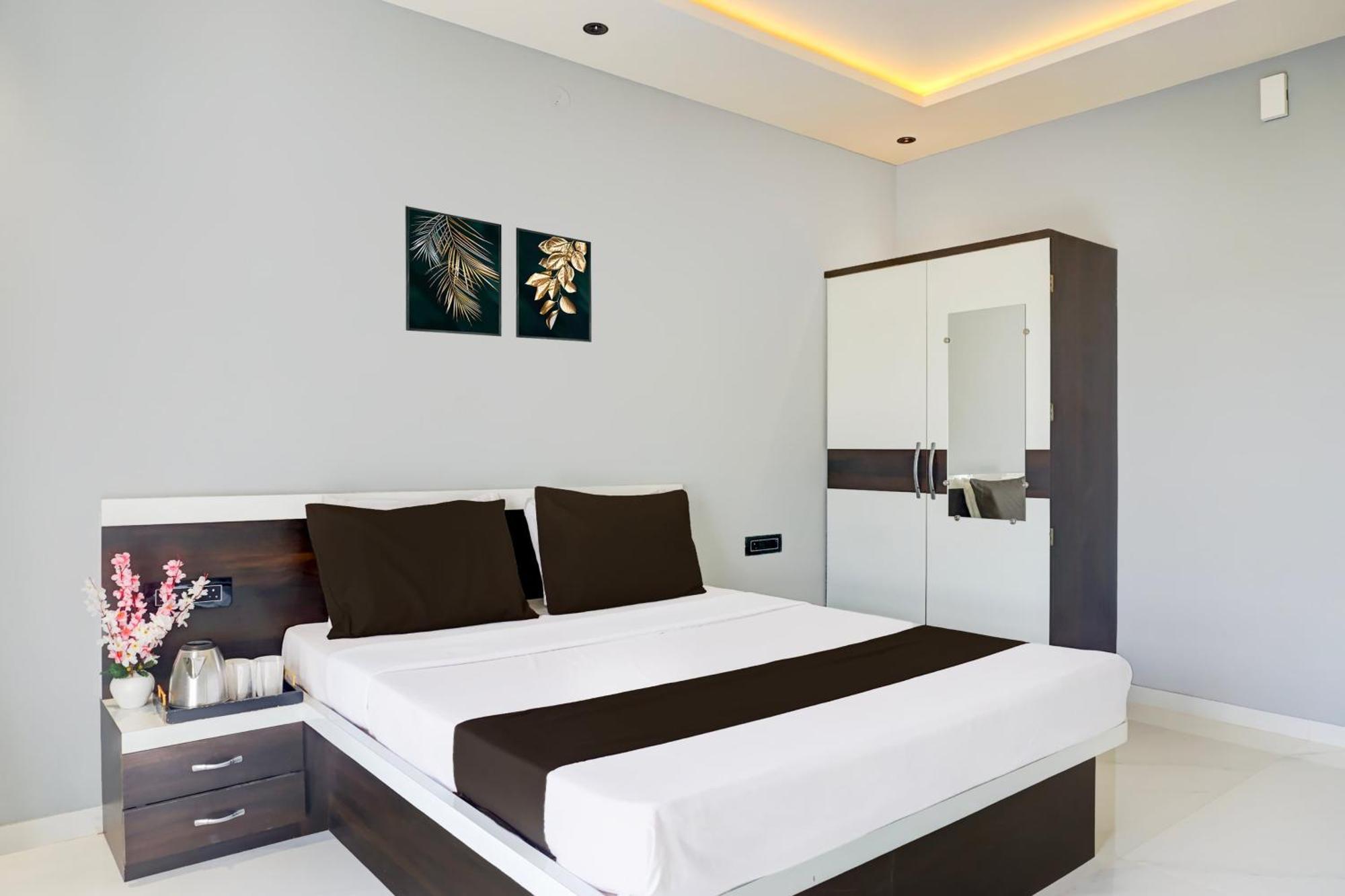 Hotel O Jeevan Restaurant & Lodging Kavathe Kültér fotó